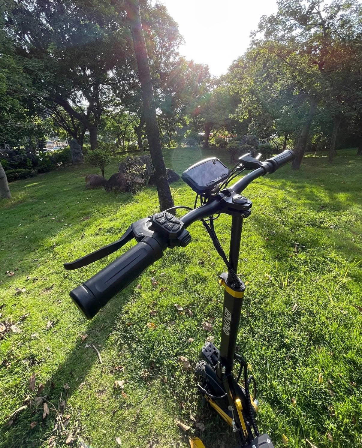 iENYRID ES1 Display In The Sun