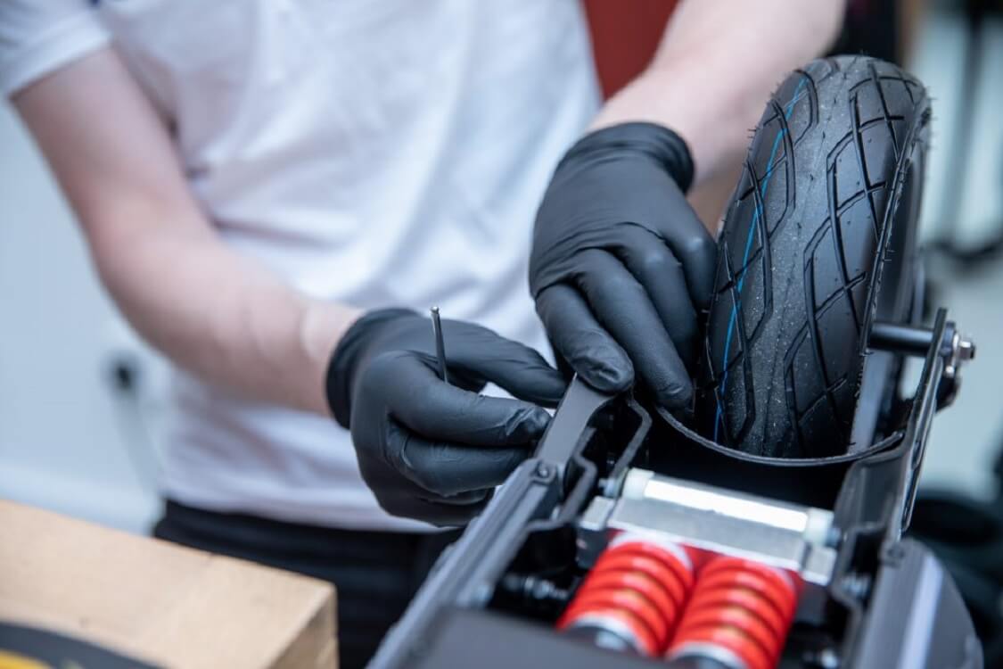 Scooters-Repairs.jpg__PID:44bc4953-8616-43ef-a29f-18bf0752e893