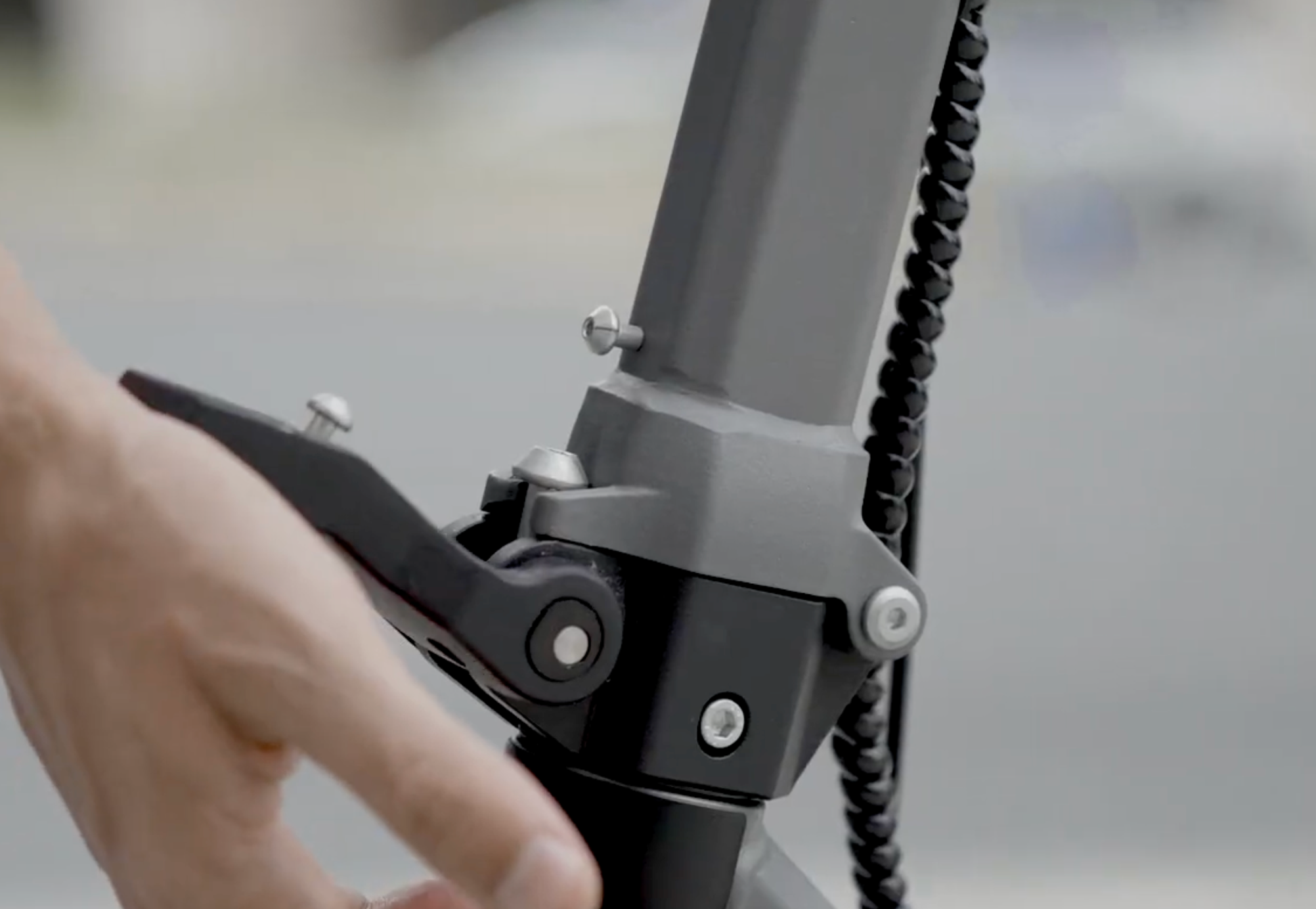 Robust Folding Mechanism - VIPCOO VS2 Pro